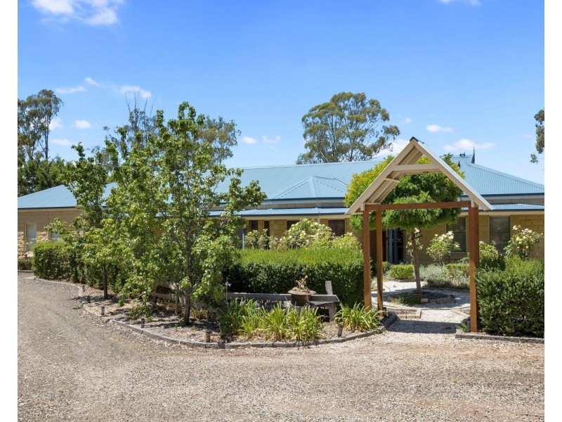 12 Cameron Court, Huntly VIC 3551