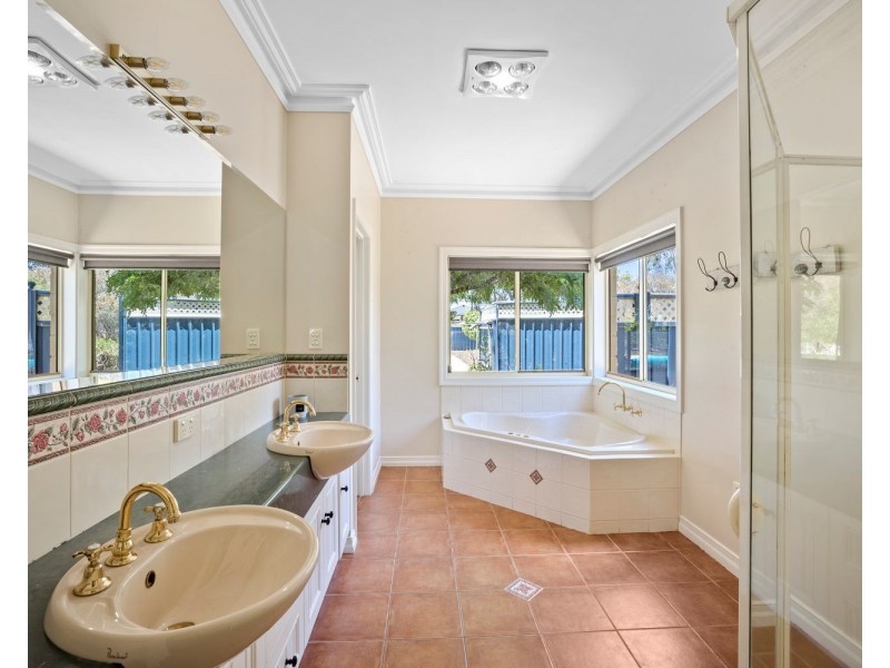 12 Cameron Court, Huntly VIC 3551