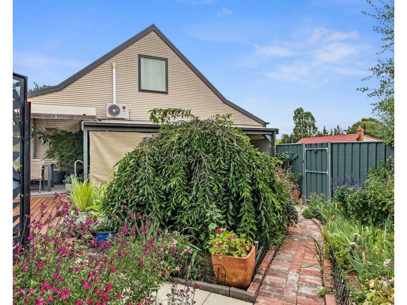 9 William Street, Long Gully VIC 3550