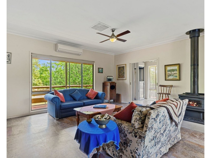 24 Burke Street, Newbridge VIC 3551