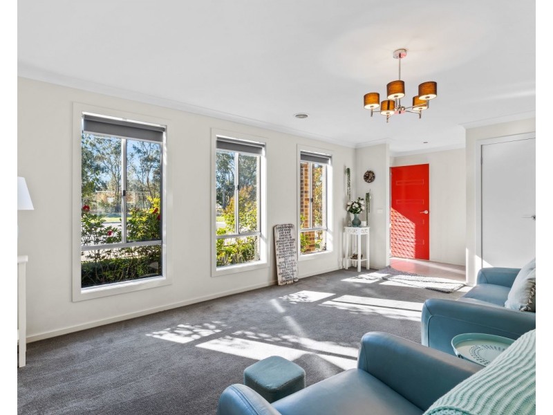 11 Creekview Place, Ascot VIC 3551