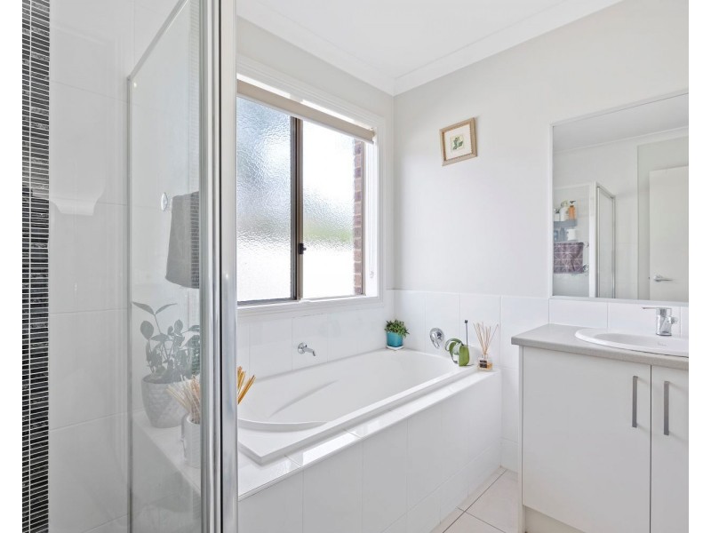 12 Imperial Court, California Gully VIC 3556