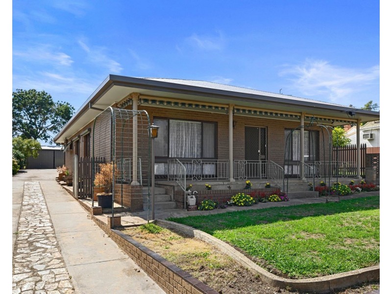 24 Black Street, Long Gully VIC 3550