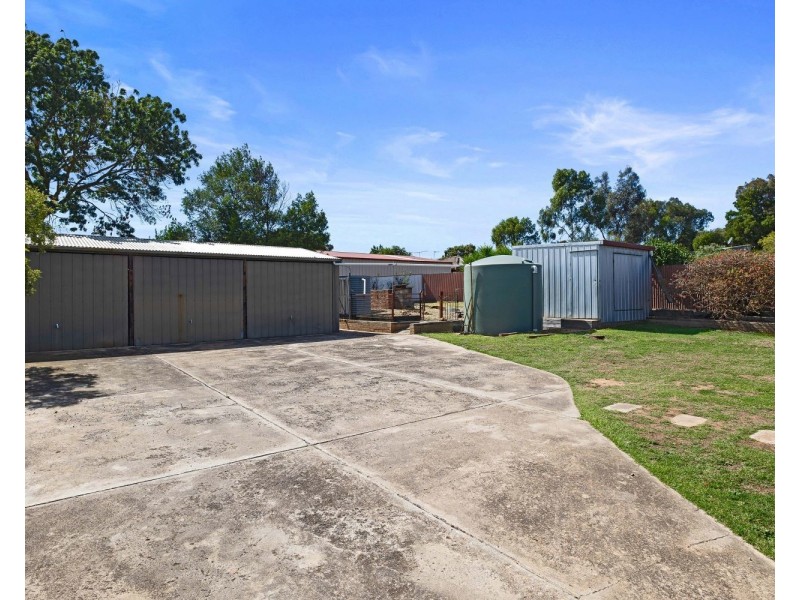 24 Black Street, Long Gully VIC 3550