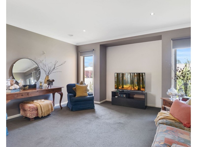 11 Stirling Avenue, Junortoun VIC 3551