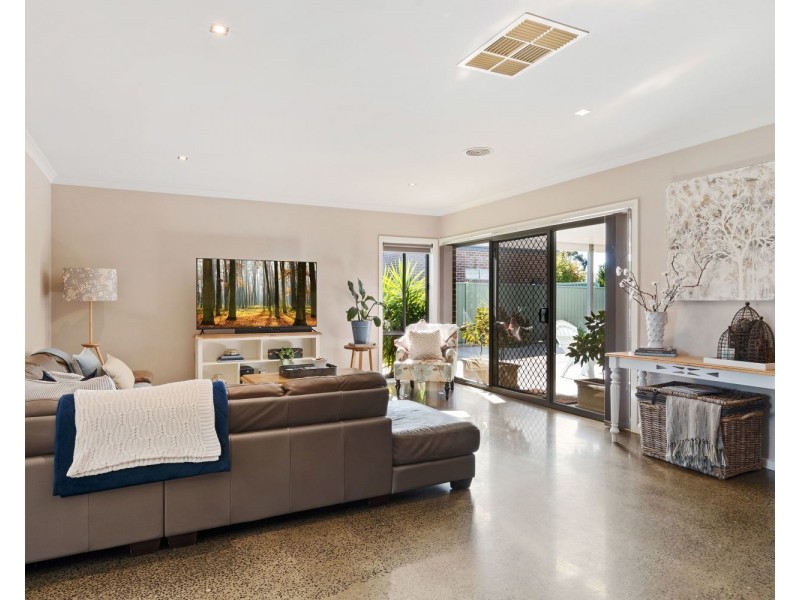 11 Stirling Avenue, Junortoun VIC 3551