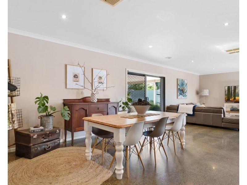 11 Stirling Avenue, Junortoun VIC 3551