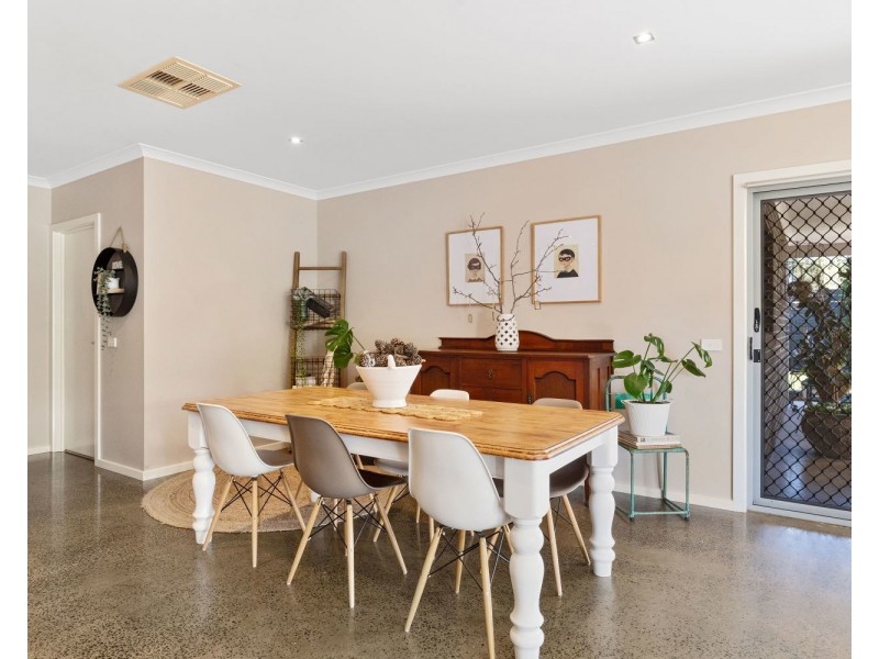 11 Stirling Avenue, Junortoun VIC 3551