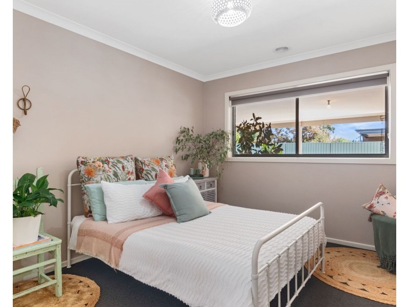 11 Stirling Avenue, Junortoun VIC 3551