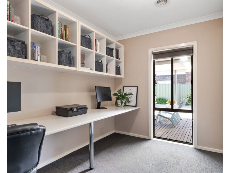 11 Stirling Avenue, Junortoun VIC 3551