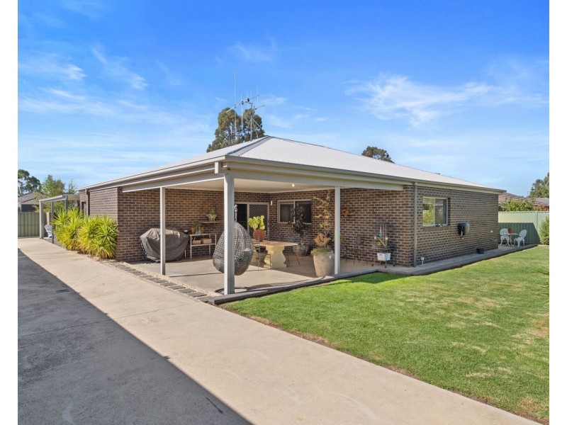11 Stirling Avenue, Junortoun VIC 3551