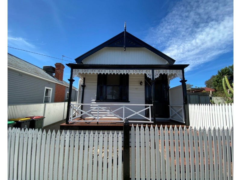 71 Gladstone Street, Quarry Hill VIC 3550