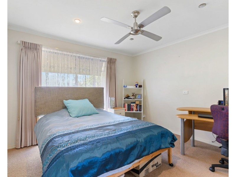16 Elizabeth Street, Kangaroo Flat VIC 3555