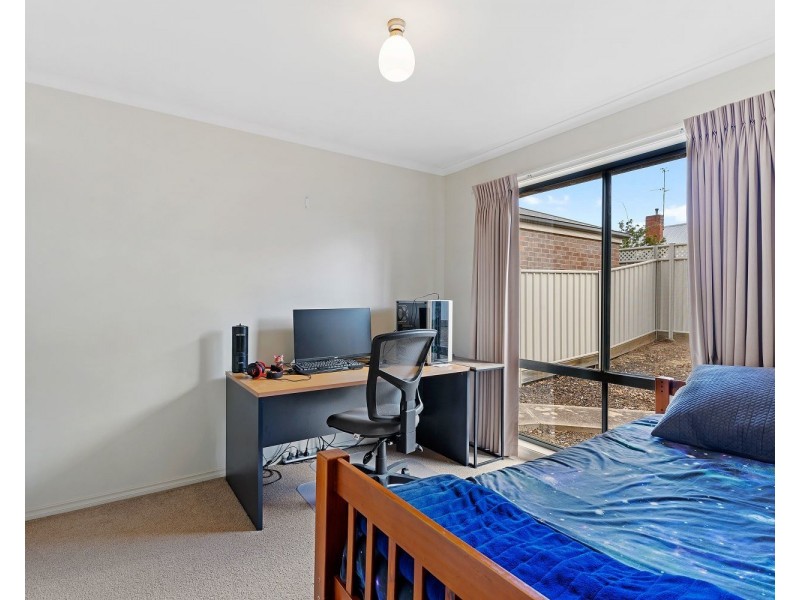 16 Elizabeth Street, Kangaroo Flat VIC 3555