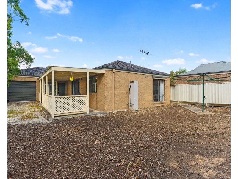 16 Elizabeth Street, Kangaroo Flat VIC 3555