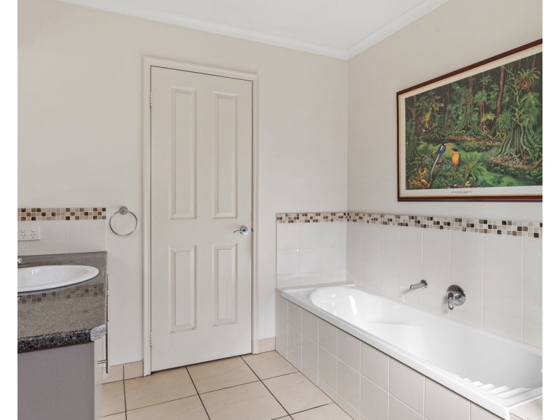 10 Rosewood Mews, Golden Square VIC 3555