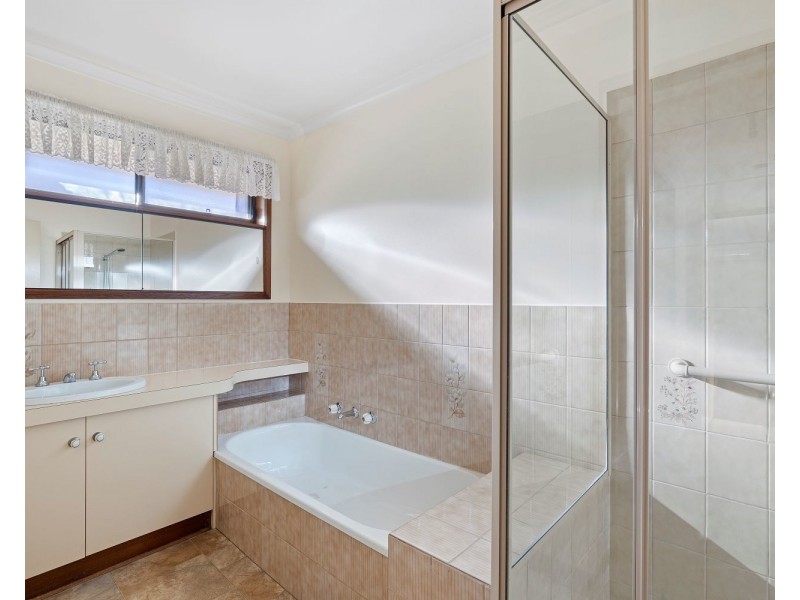 1/156 Olympic Parade, Golden Square VIC 3555