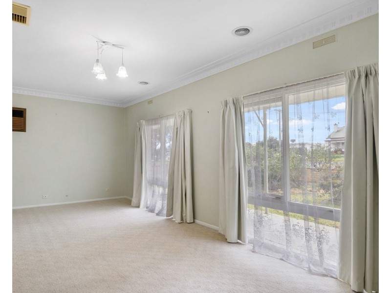11a Cambridge Crescent, White Hills VIC 3550