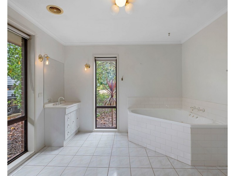 7 Sunset Drive, Strathfieldsaye VIC 3551