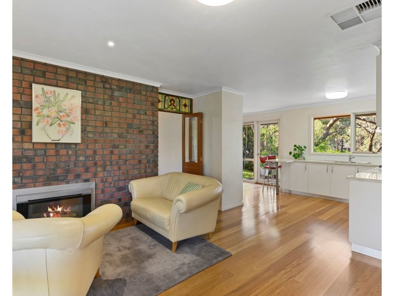 44 Milton Avenue, Spring Gully VIC 3550