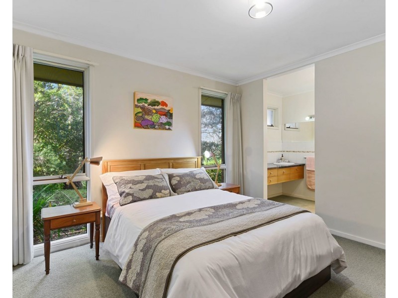 44 Milton Avenue, Spring Gully VIC 3550
