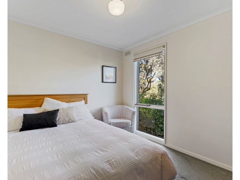 44 Milton Avenue, Spring Gully VIC 3550