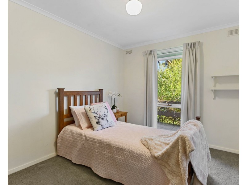 44 Milton Avenue, Spring Gully VIC 3550
