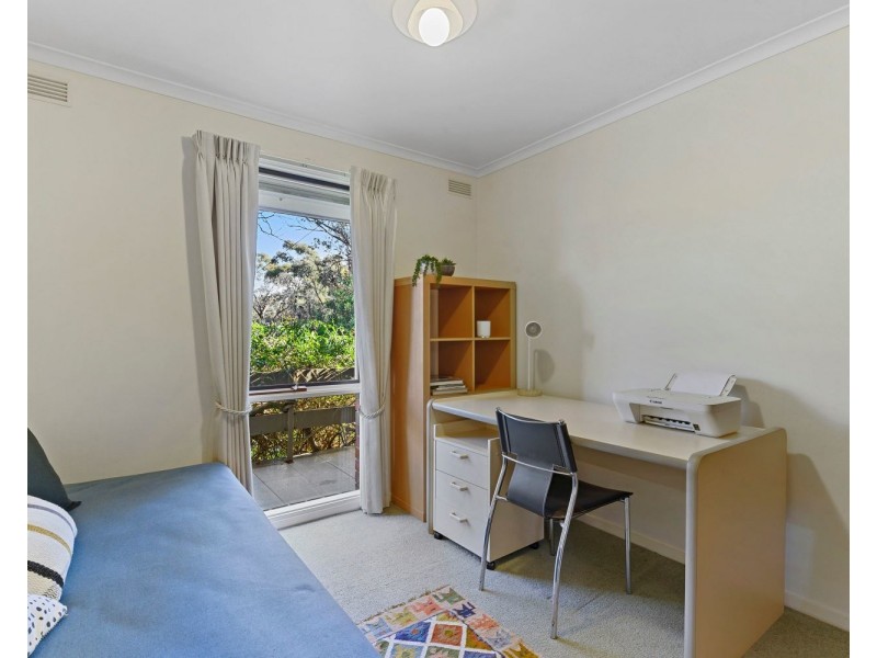 44 Milton Avenue, Spring Gully VIC 3550