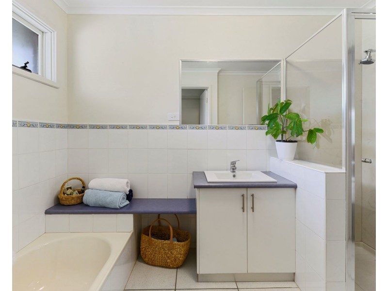 44 Milton Avenue, Spring Gully VIC 3550