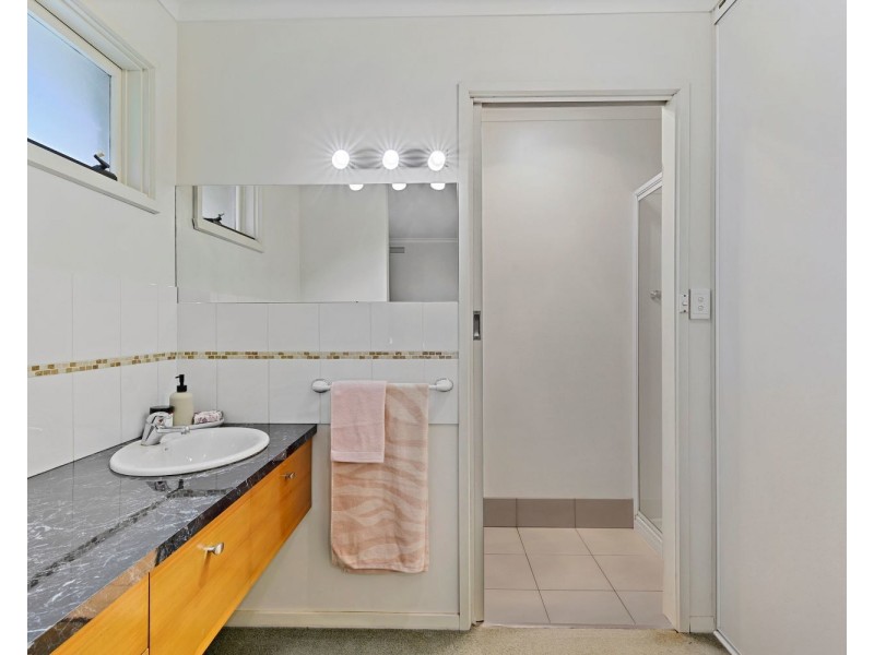 44 Milton Avenue, Spring Gully VIC 3550