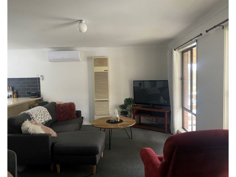 2/23 Osborne Street, Flora Hill VIC 3550