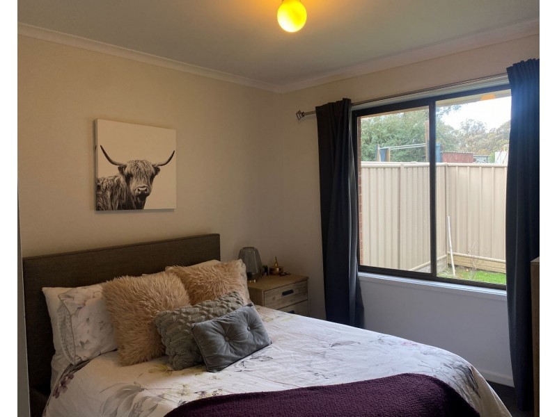 2/23 Osborne Street, Flora Hill VIC 3550