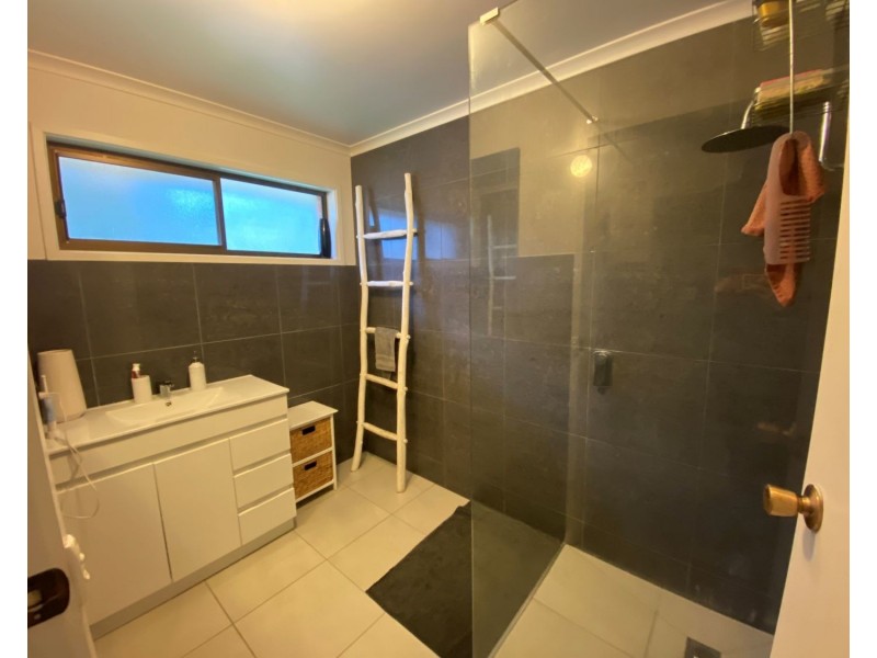 2/23 Osborne Street, Flora Hill VIC 3550