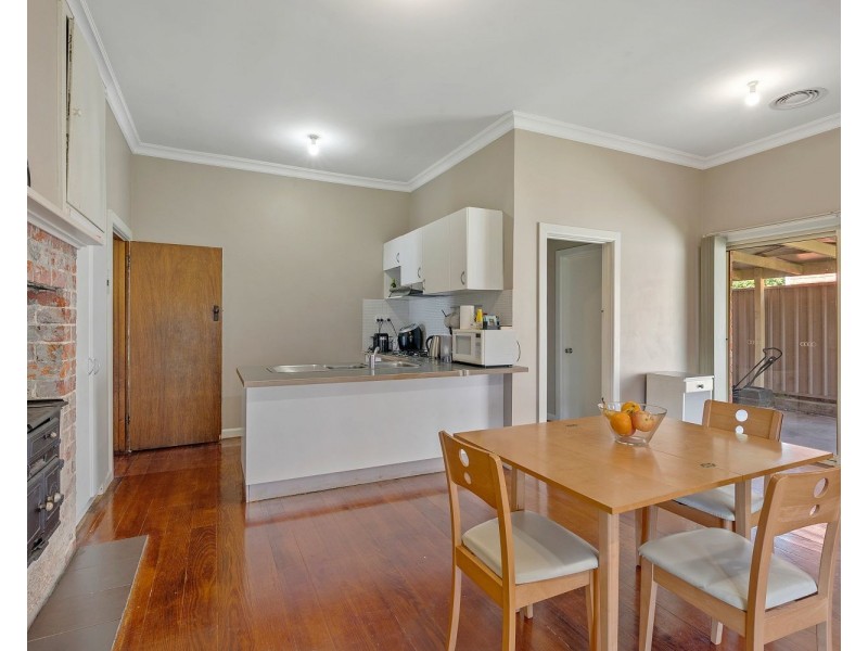 206 Neale Street, Flora Hill VIC 3550
