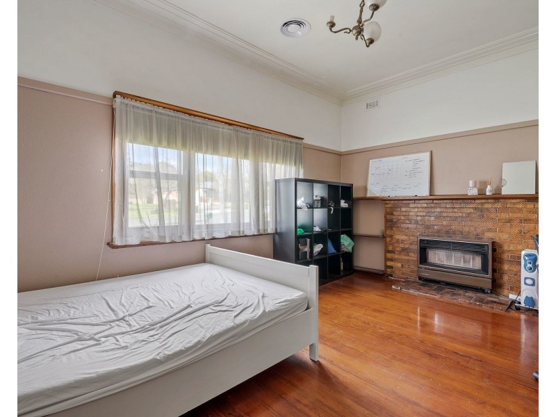 206 Neale Street, Flora Hill VIC 3550