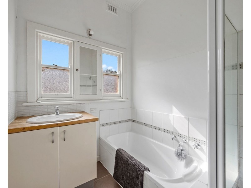 206 Neale Street, Flora Hill VIC 3550