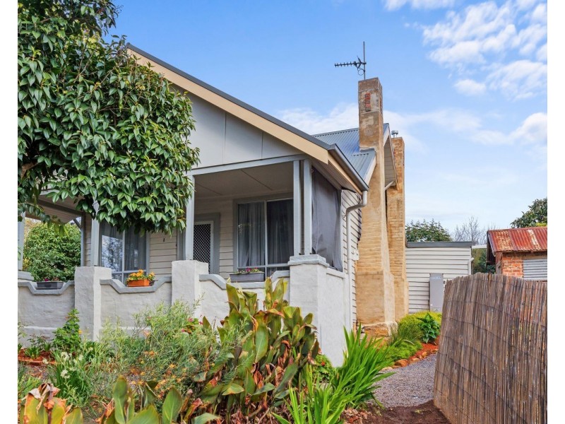 1 Louis Street, Long Gully VIC 3550