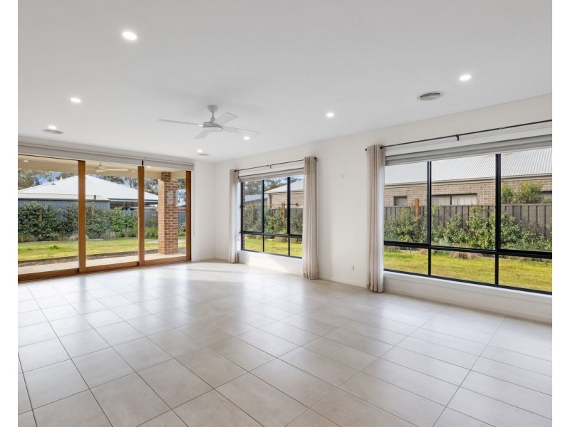 28 Keewong Drive, Strathfieldsaye VIC 3551