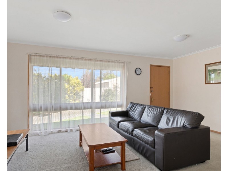 1/3 Minto Street, Quarry Hill VIC 3550