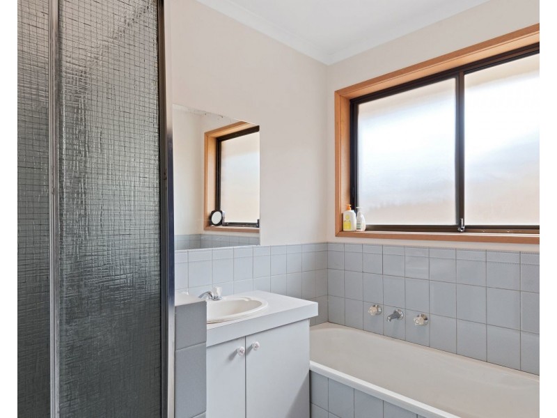 1/3 Minto Street, Quarry Hill VIC 3550