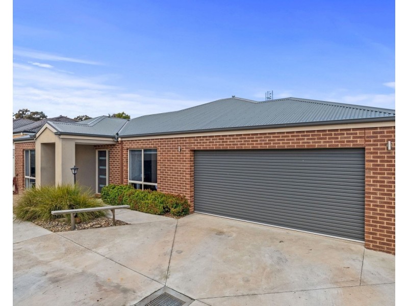 2/213 Aspinall Street, Kangaroo Flat VIC 3555