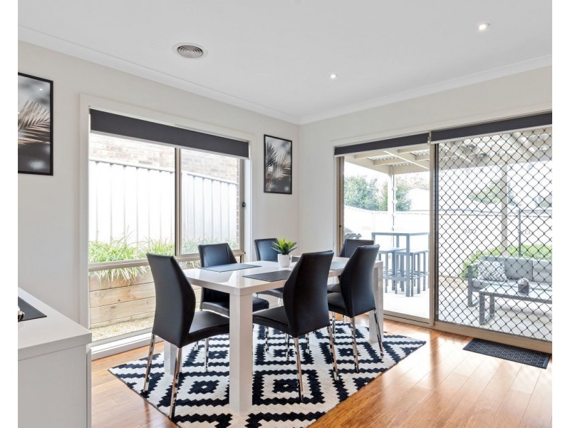 2/213 Aspinall Street, Kangaroo Flat VIC 3555