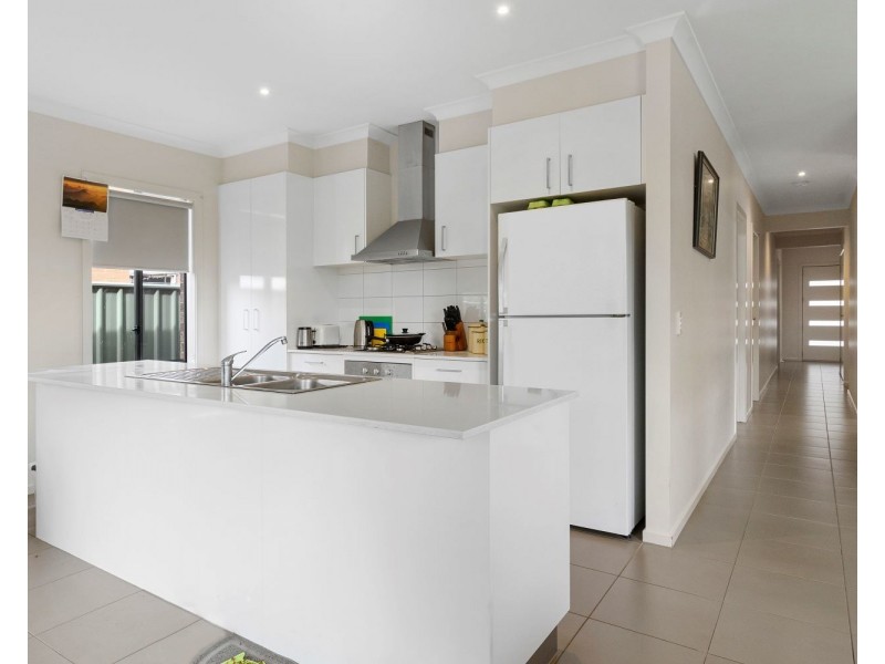 4 Triplett Avenue, Ascot VIC 3551