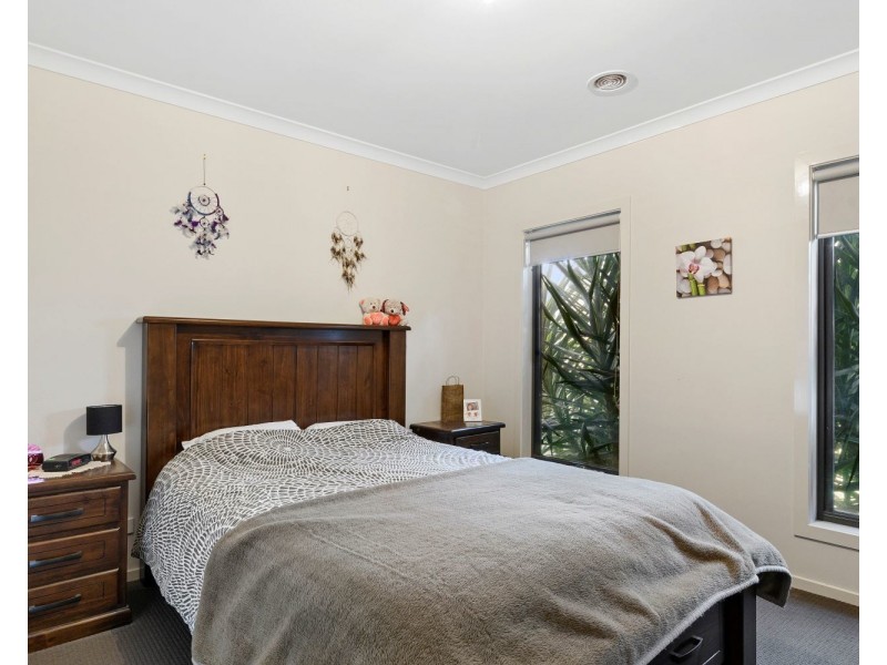 4 Triplett Avenue, Ascot VIC 3551