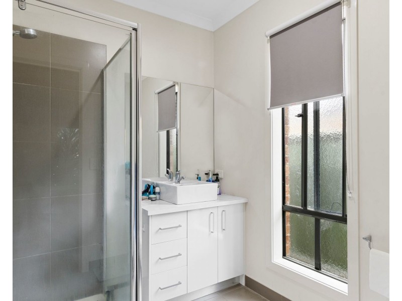 4 Triplett Avenue, Ascot VIC 3551