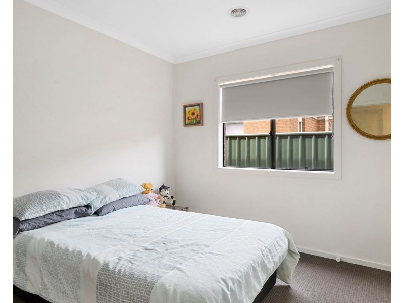 4 Triplett Avenue, Ascot VIC 3551