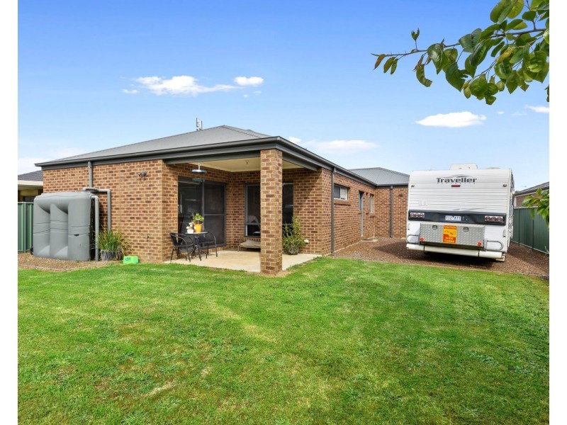 4 Triplett Avenue, Ascot VIC 3551