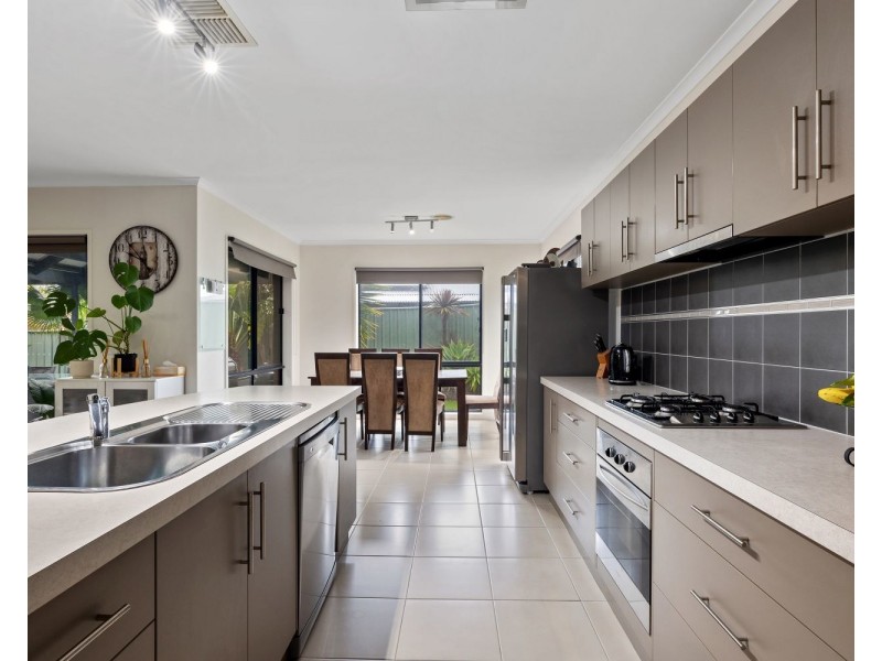 24 St George Park Drive, Kangaroo Flat VIC 3555