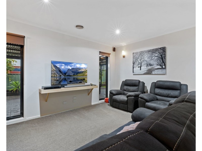 24 St George Park Drive, Kangaroo Flat VIC 3555