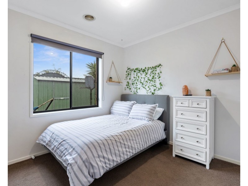 24 St George Park Drive, Kangaroo Flat VIC 3555